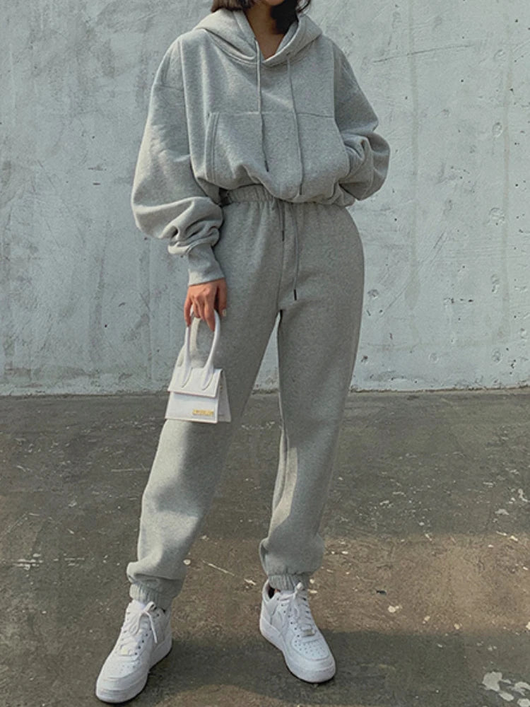 💖 Stay Cozy and Stylish with Our Women’s Fleece Tracksuit Set! 👟✨