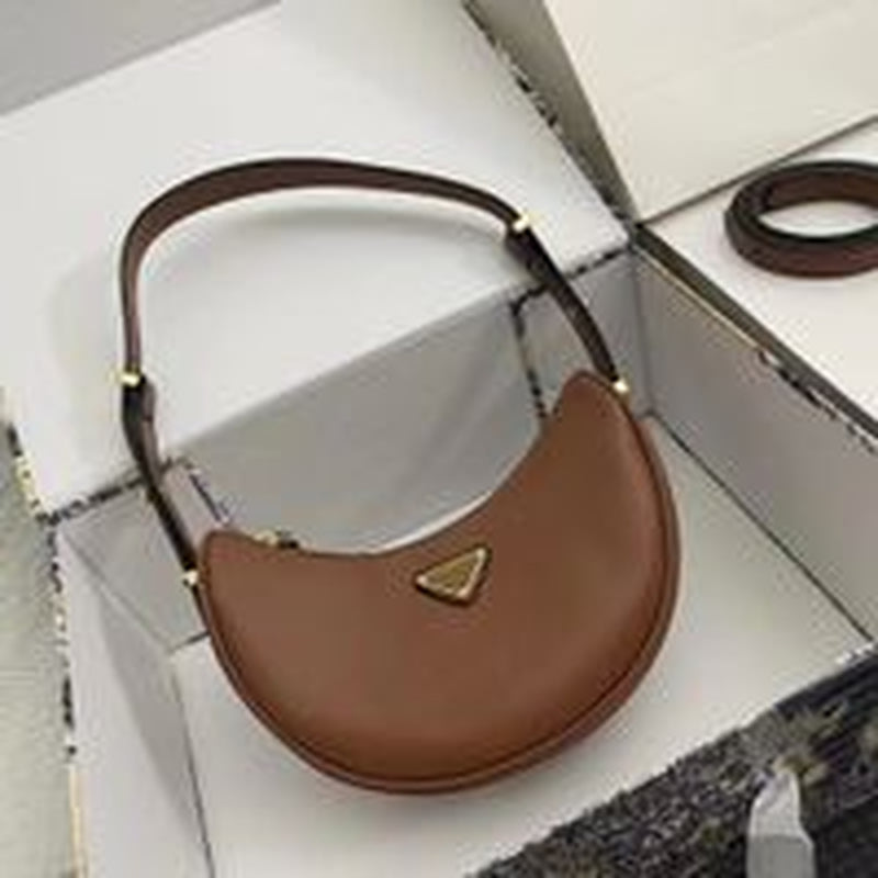 Designer Bag Shoulder Bags Luxury Handbag Wallet Fashion Leather Crossbody Clutch Half Moon Bag for Woman Mens Underarm Even Crescent Bags Classic Beach Lady Purse6